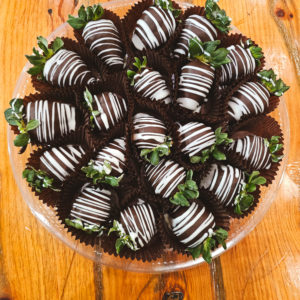Chocolate Dipped Strawberry Tray (juicy berries dunked in decadent molten chocolate)